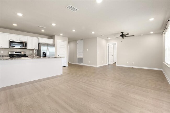 Building Photo - 2613 Windmere Dr E