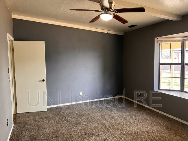 Building Photo - 4120 N Cholla Dr