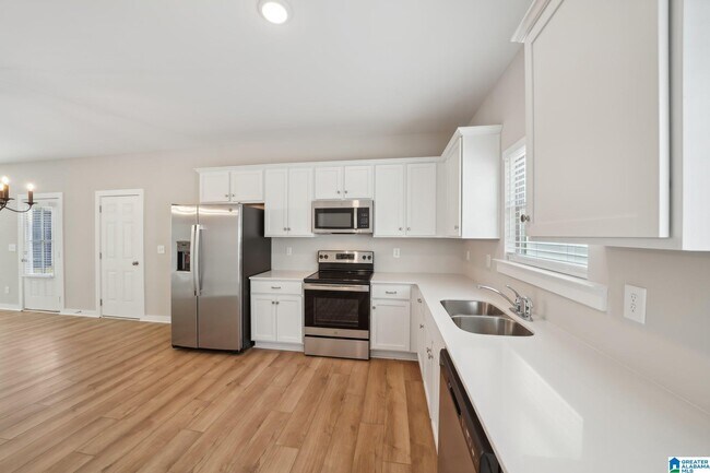Building Photo - 152 Kings Wy