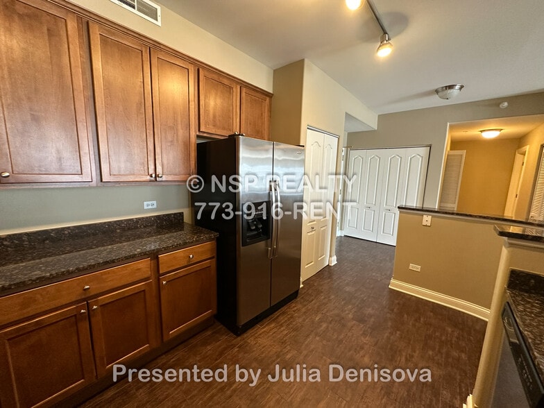 Building Photo - 1 Itasca Pl