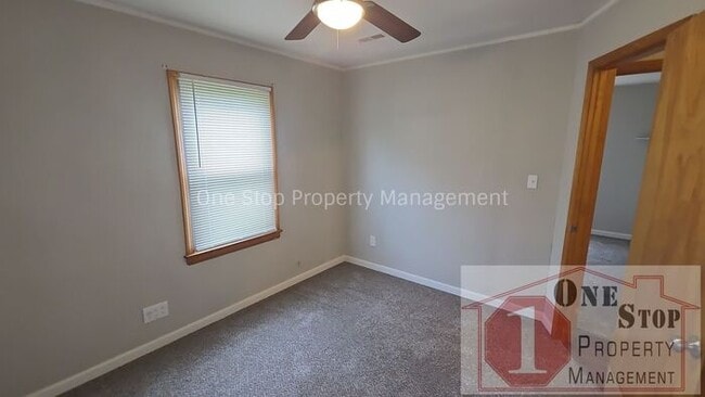 Building Photo - 3 Bedroom, 2 Bathroom with 1 Car Garage in Gladstone, Missouri