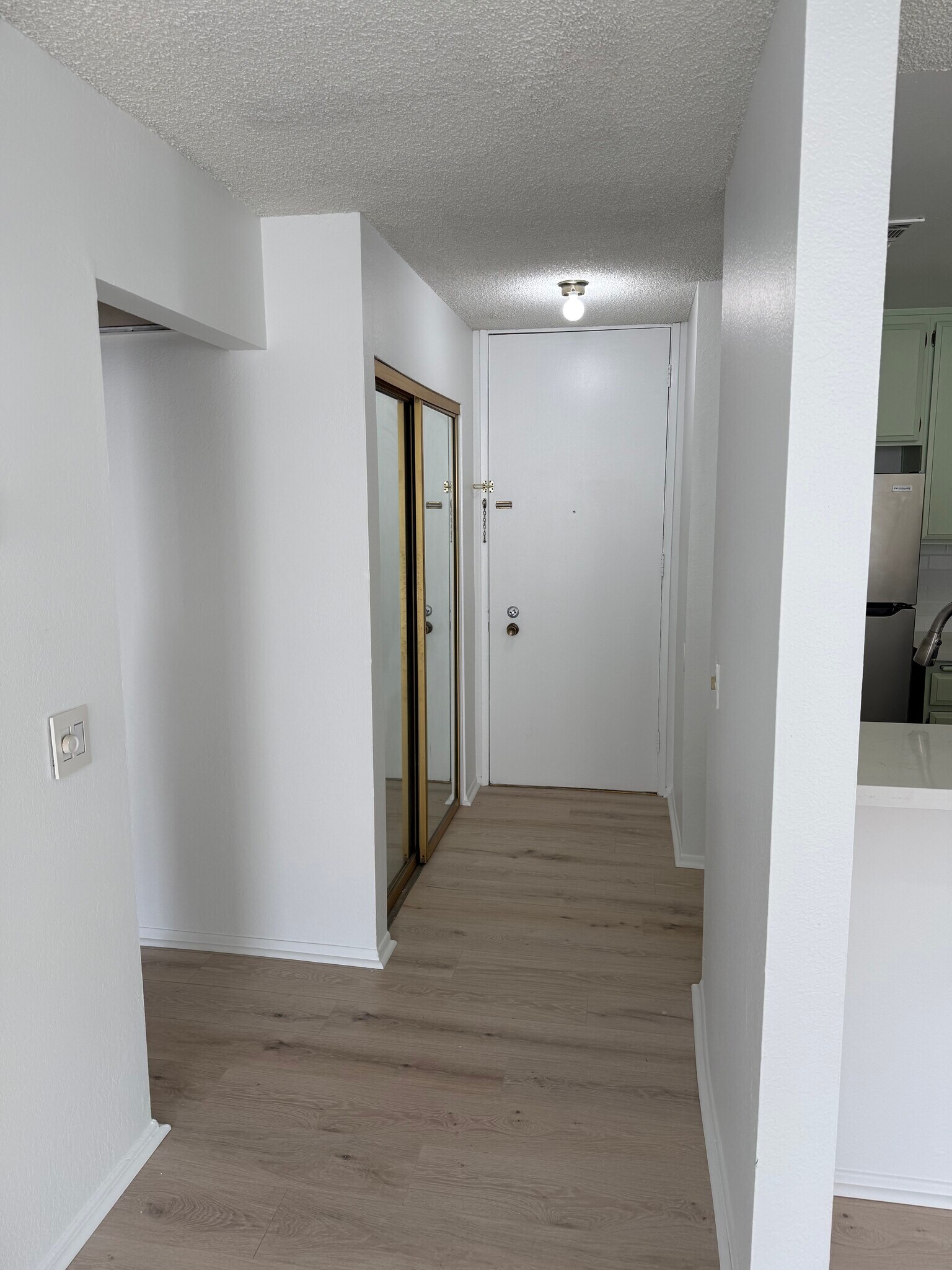 Building Photo - 1140 E Ocean Blvd