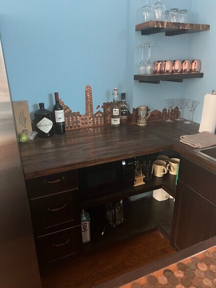 3rd floor wet bar - 17 U St NW