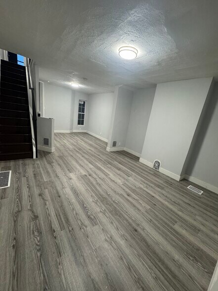 Building Photo - 5669 Matthews St