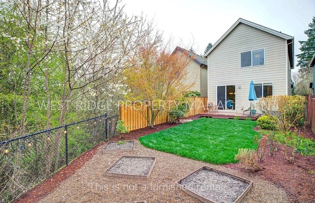 Building Photo - 3072 SE Kingswood Ave