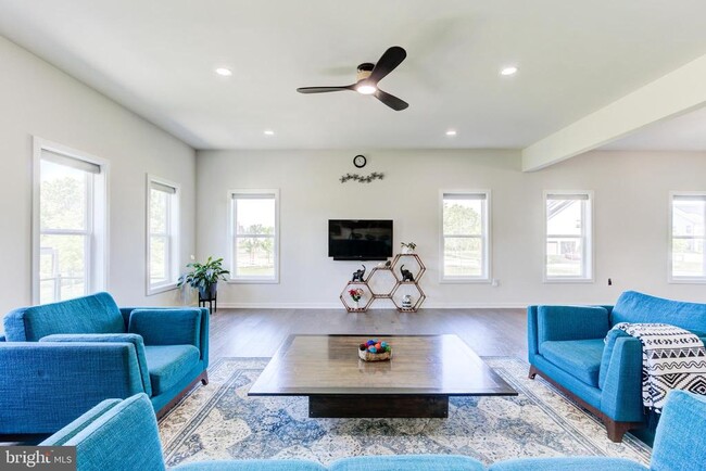Building Photo - 41355 Tarragon Leaf Dr