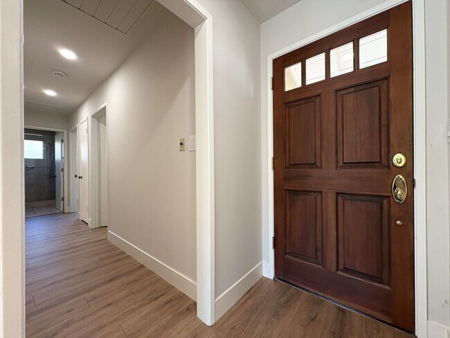 Building Photo - Modern Oasis in the Heart of Los Altos – U...