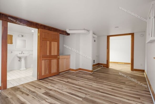 Building Photo - Spacious & Stylish 3-Bedroom Home with Upd...