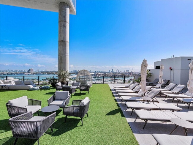 Building Photo - 398 NE 5th St