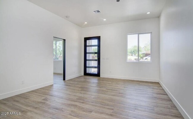Building Photo - 7748 N 13th Pl