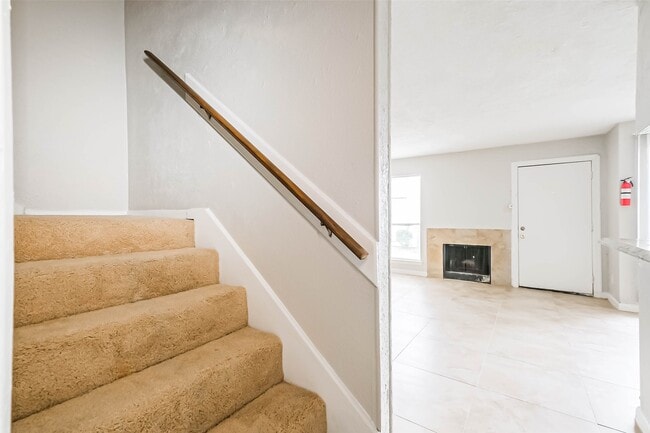 Building Photo - 6633 W Airport Blvd