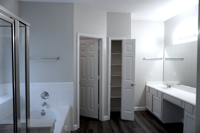 Building Photo - 6628 Sharpstown Green Cir