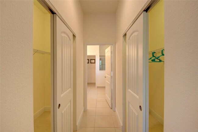 Building Photo - 495 NE Abaca Way