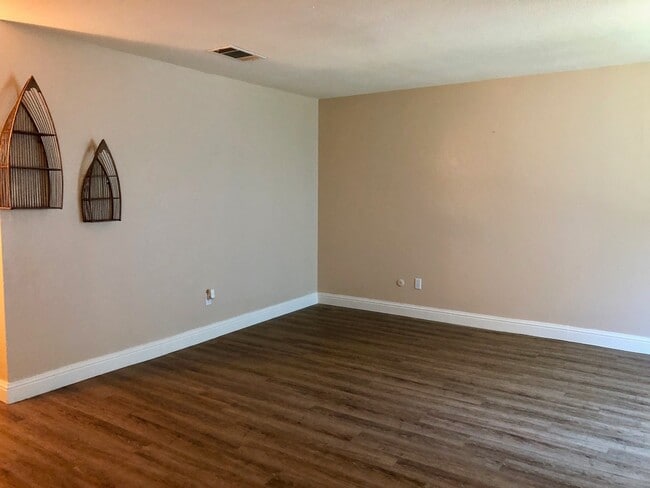 Building Photo - $1,595 Bullard & HWY 41, 2 Bedroom Condo -...