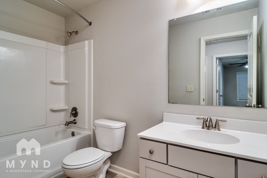 Building Photo - 7491 Waverly Loop