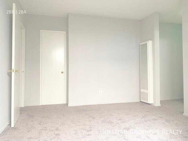 Building Photo - 2313 S Bentley Ave