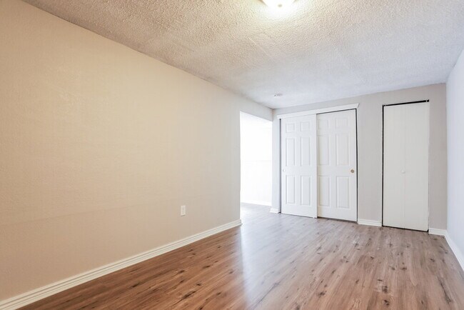 Building Photo - 15747 E Center Pl