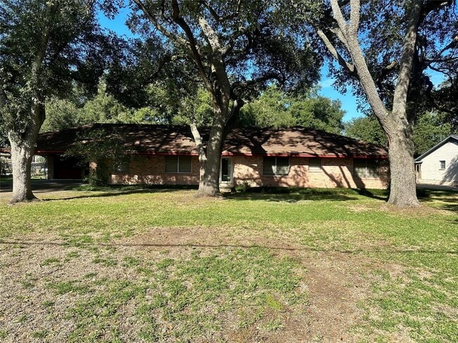 Building Photo - 1011 Pampa St