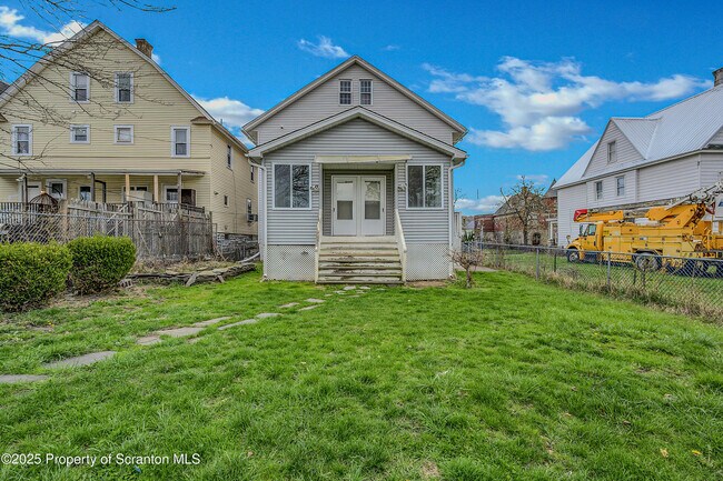 Building Photo - 613 Harrison Ave