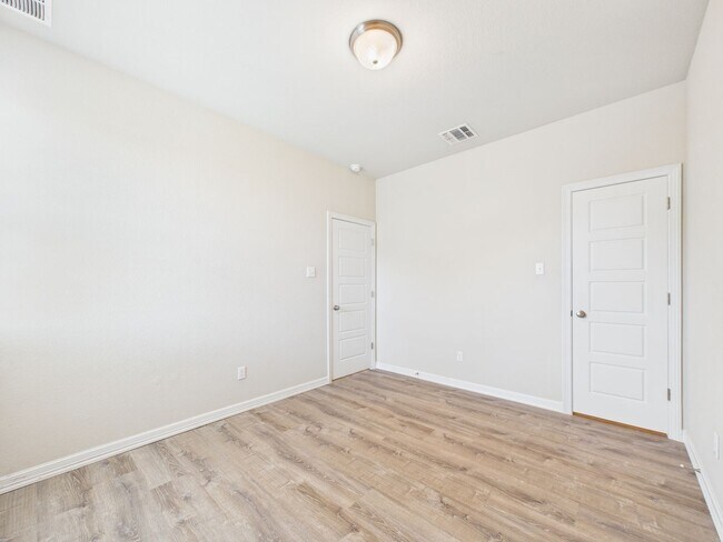 Building Photo - 2505 Meyer Cv
