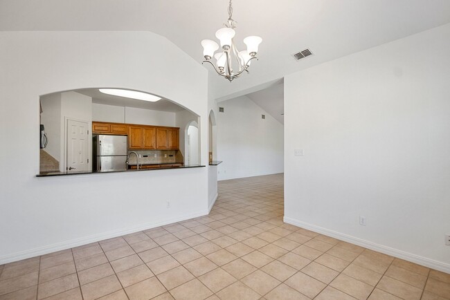Building Photo - New Rental!!