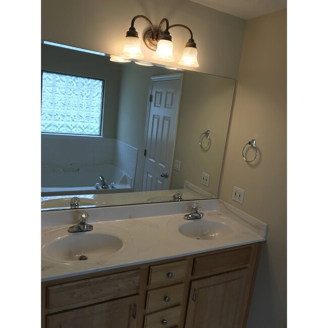 Building Photo - All Brick 4 bedroom, 2 Bath Home