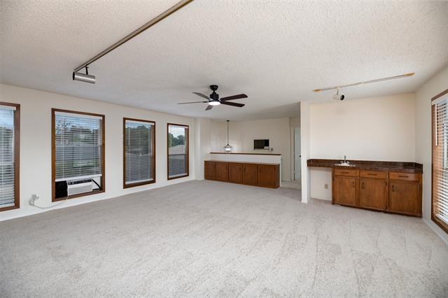 Building Photo - 2621 Pinehurst Dr