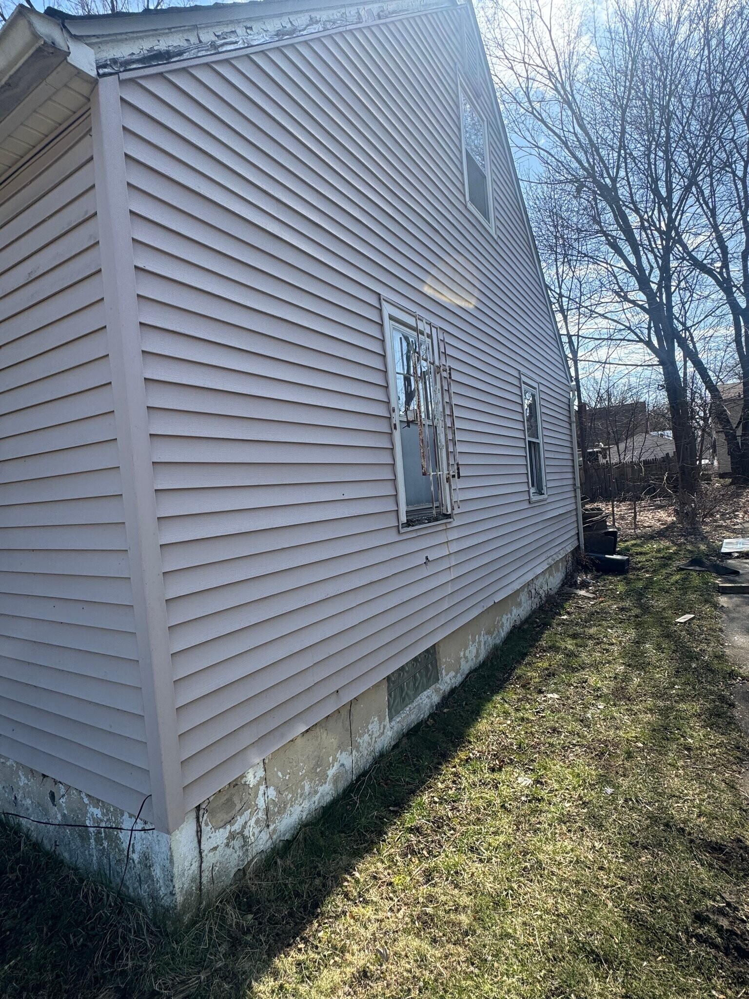 Building Photo - 711 W Dewey St