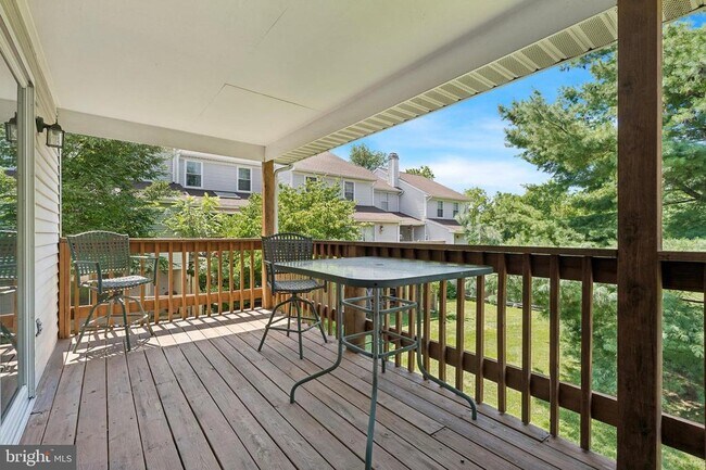 Building Photo - 266 Leedom Way