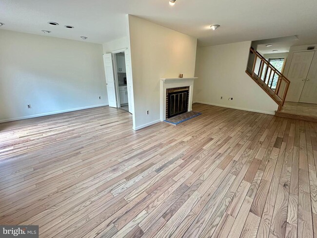 Building Photo - 560 Foxwood Ln