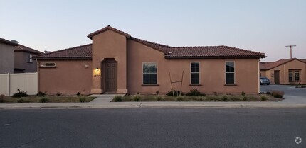 Building Photo - Modern and Covenient