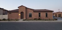 Building Photo - Modern and Covenient