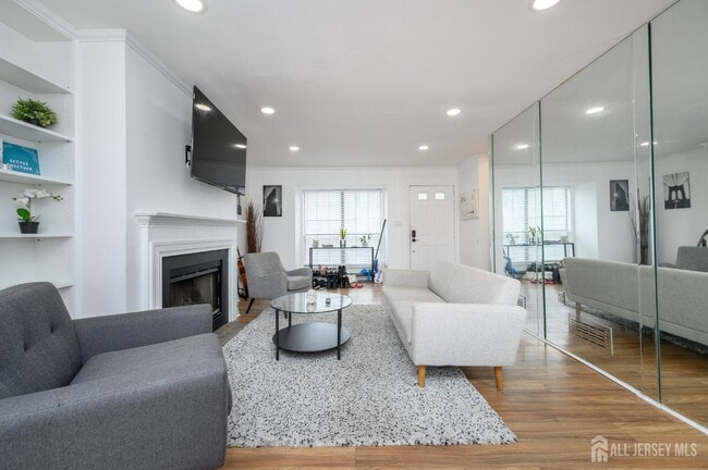 Building Photo - 57 Boston St