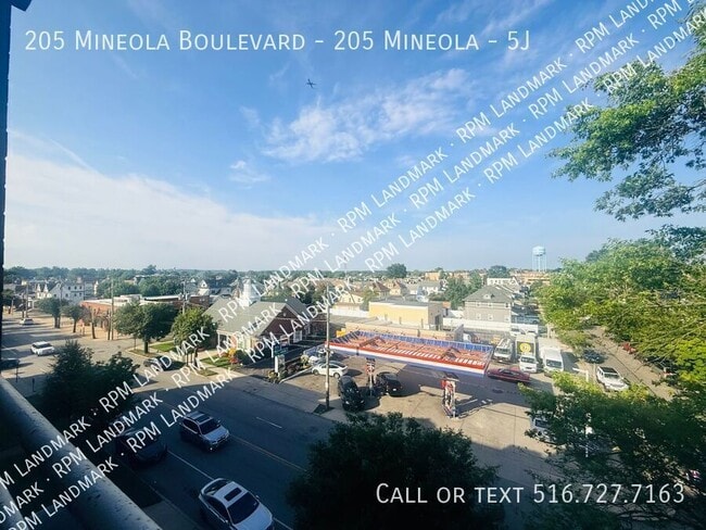 Building Photo - 205 Mineola Blvd