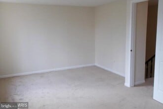 Building Photo - 16198 Henderson Ln