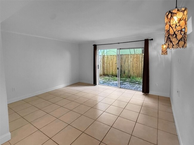 Building Photo - 811 W Oakland Park Blvd