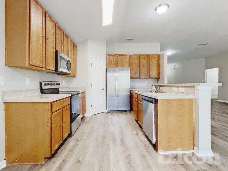 Building Photo - 13730 Fish Eagle Dr W