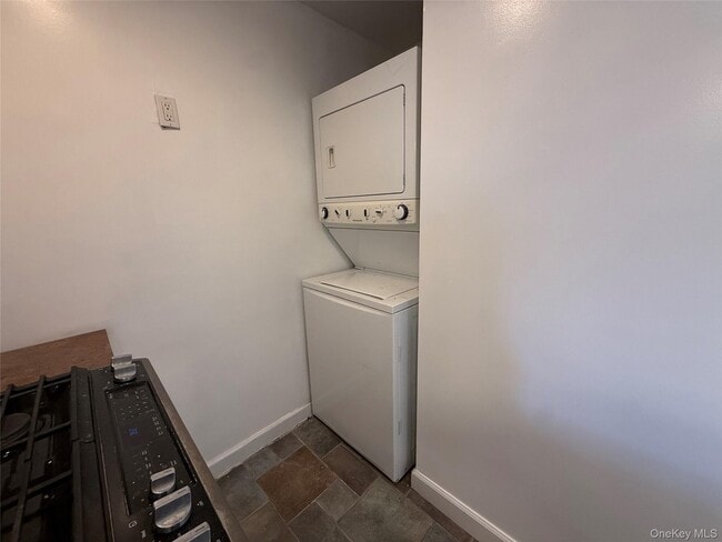 Building Photo - 73 Waterford Rd