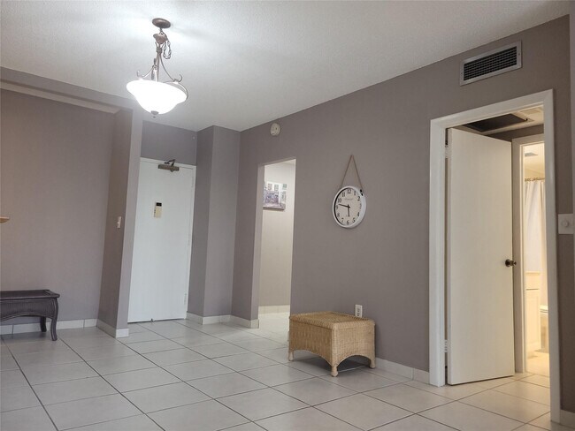 Building Photo - 1985 S Ocean Dr