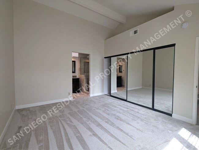 Building Photo - 15921 Avenida Villaha