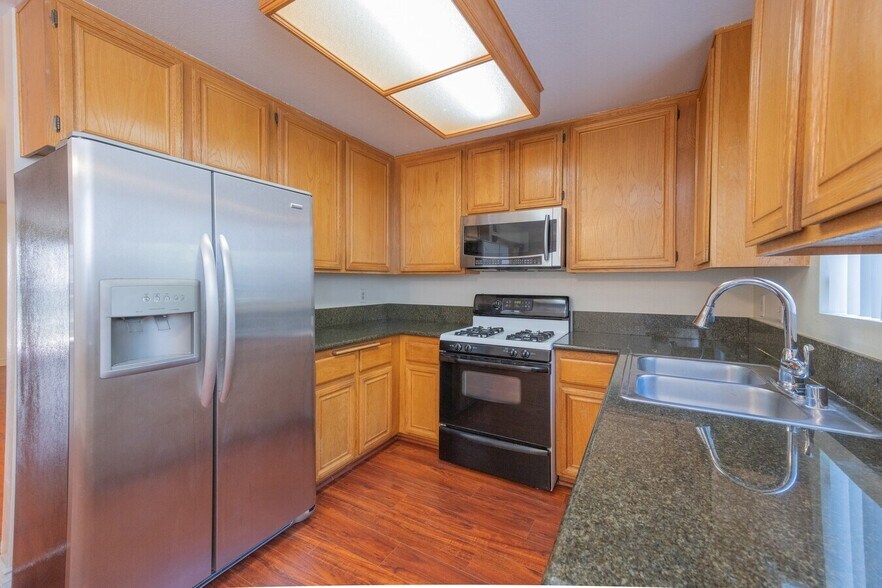 Primary Photo - 12251 Moorpark St