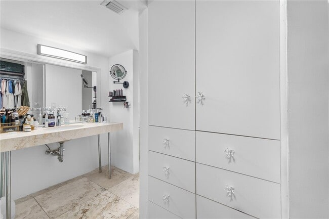 Building Photo - 9 Island Ave