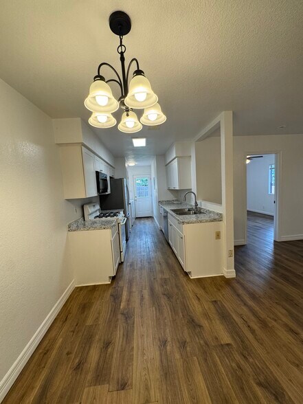 Building Photo - 1749 Horseshoe Cir