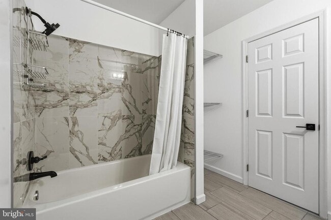 Building Photo - 2146 Woodford Rd