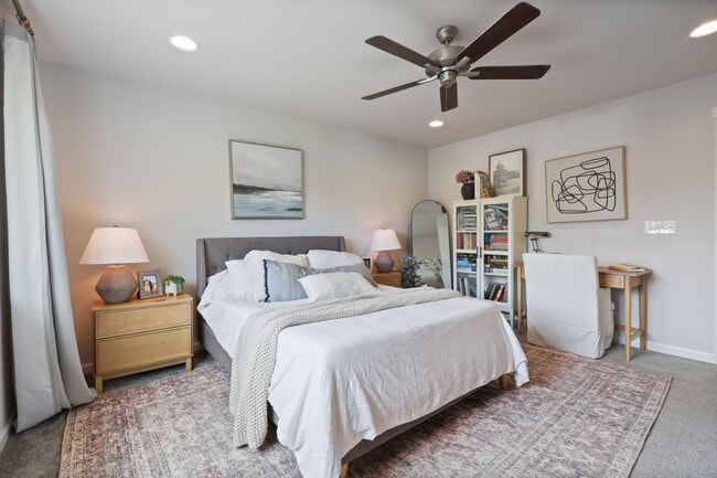 Building Photo - Spacious & Stylish 4-Bedroom A/C Townhome!