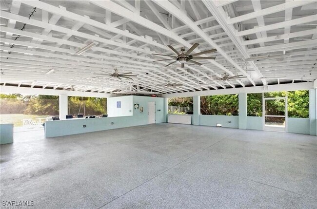 Building Photo - 2285 River Reach Dr