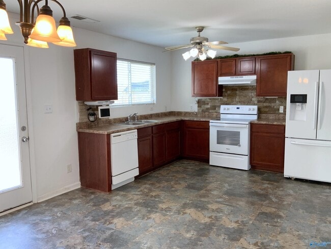 Building Photo - 15251 Tyler Mill Dr