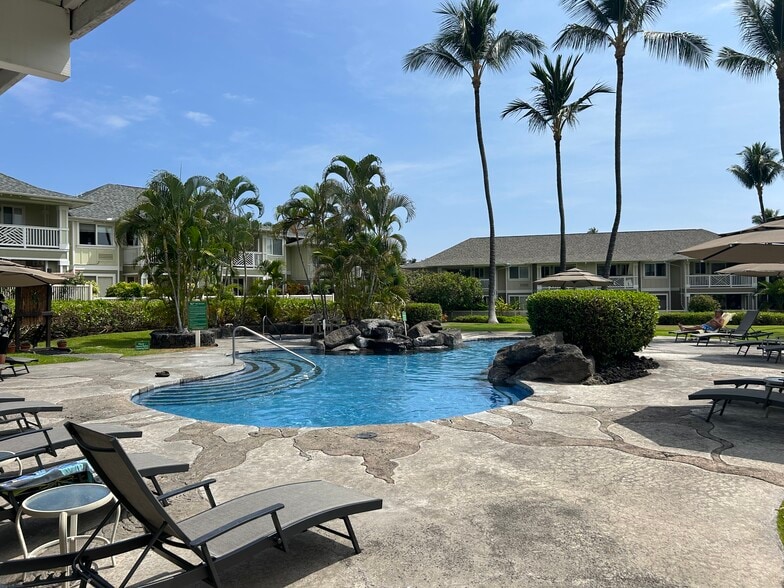 Community pool & spa - 75-6009 Alii Dr