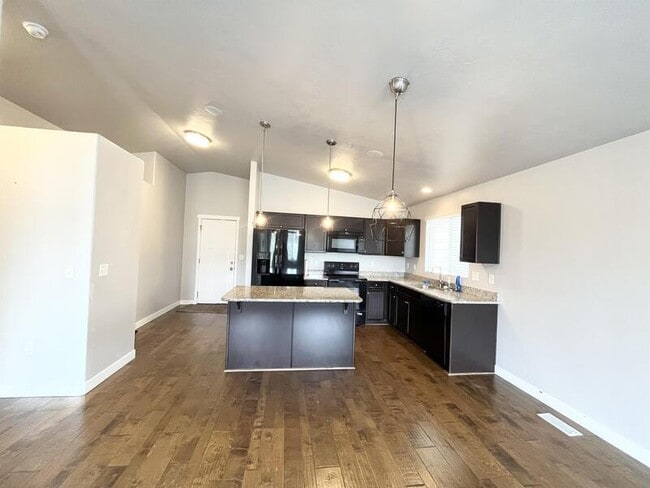 Building Photo - 621 Koins Way
