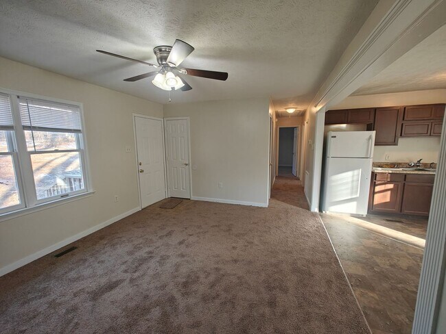 Building Photo - 3 bedroom ranch style home